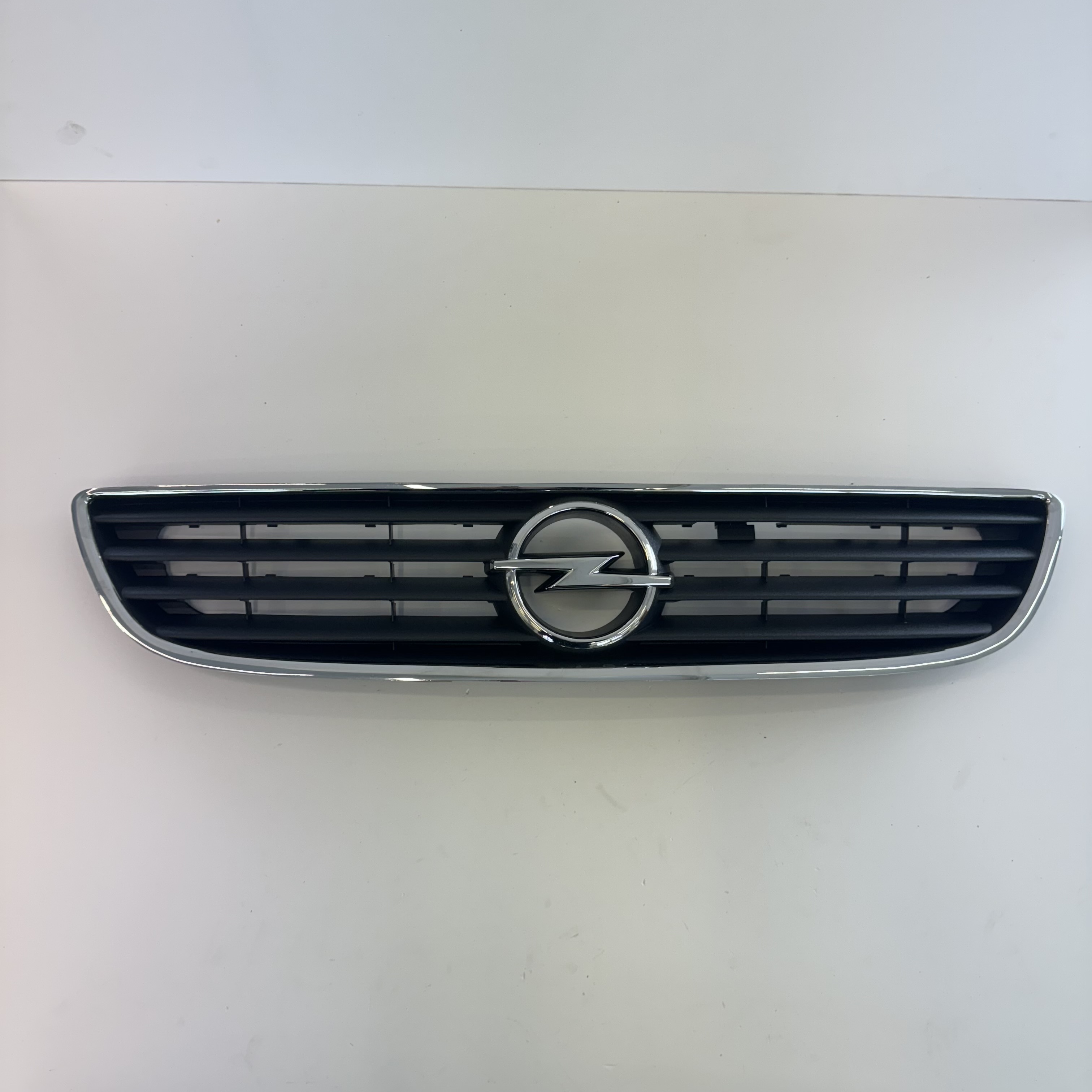 Opel Astra G / Zafira A - Hűtőrács díszléccel és emblémával (9118342)